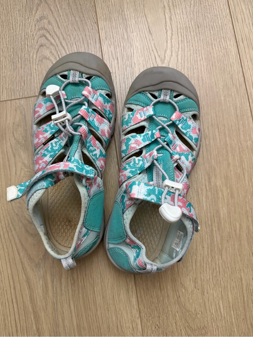 Keen adult size 5 women’s Pink Outdoor Sandals